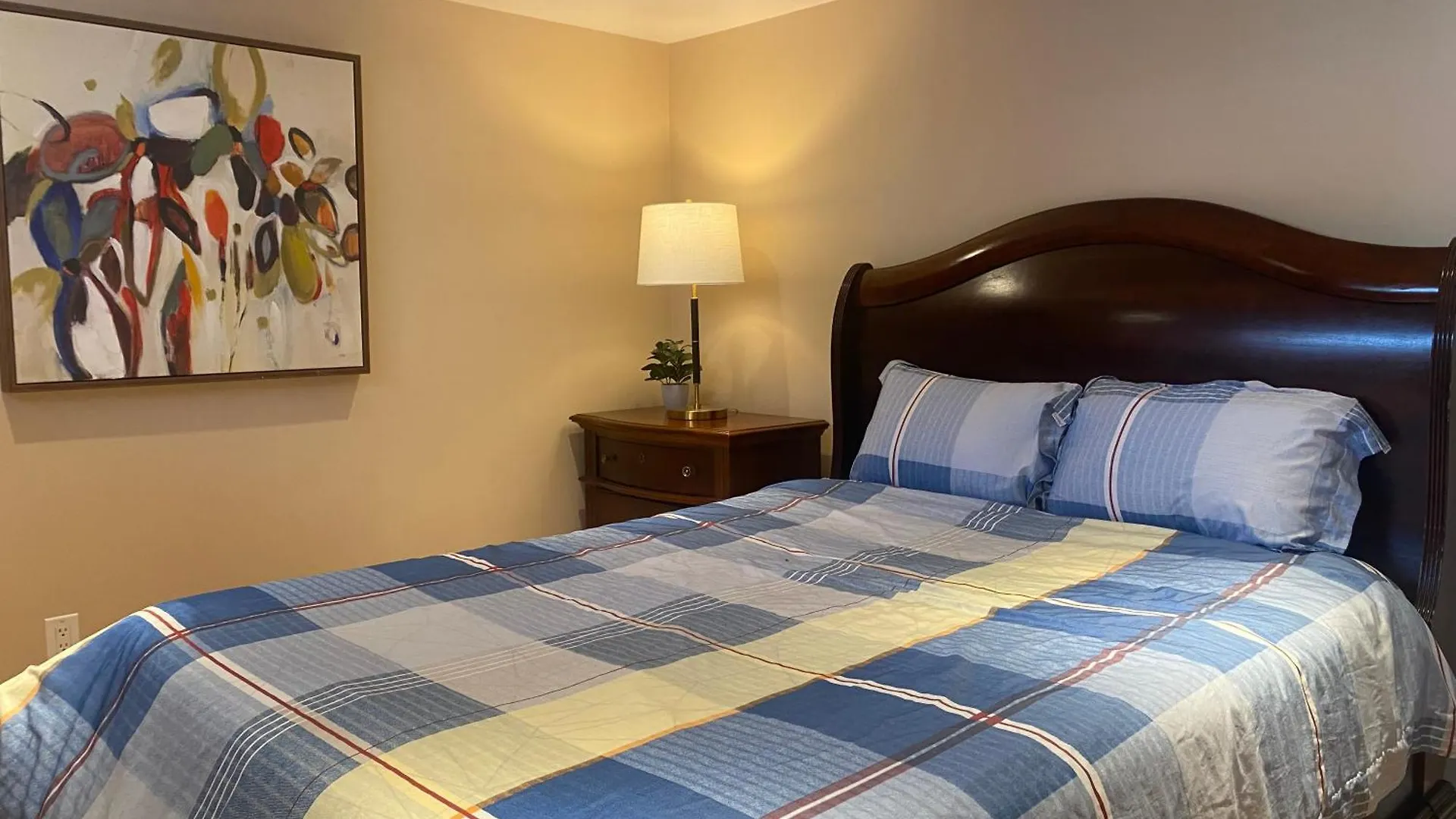 Nice Bedrooms In North York, Ontario location